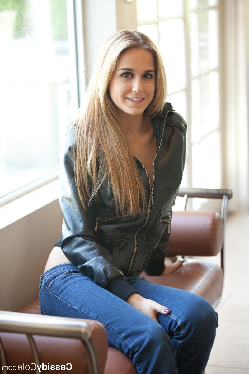 15P Blonde babe Cassidy Cole strips out of her leather jacket and blue jeans