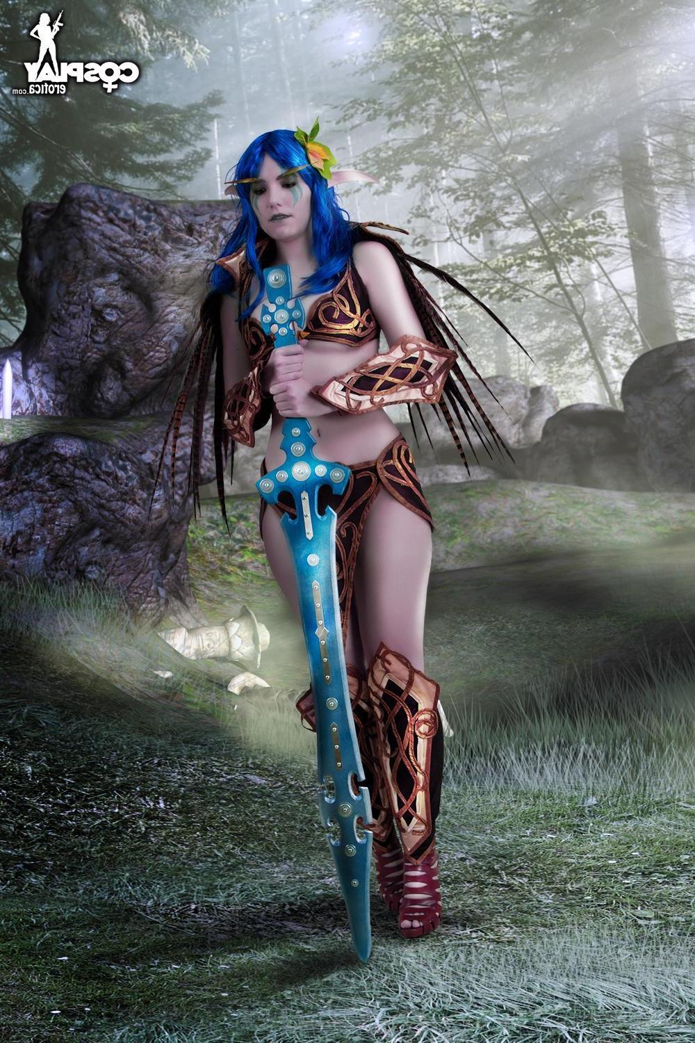 12P Cosplay hottie Cassie invites you on her Crystal Quest