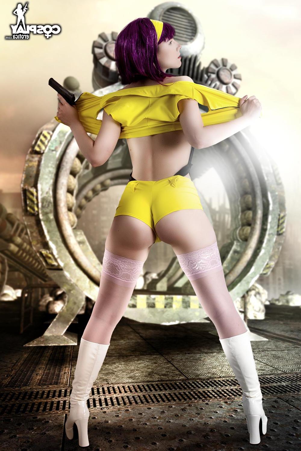 12P Hot cosplay girl Cassie kicks some ass with her hot body