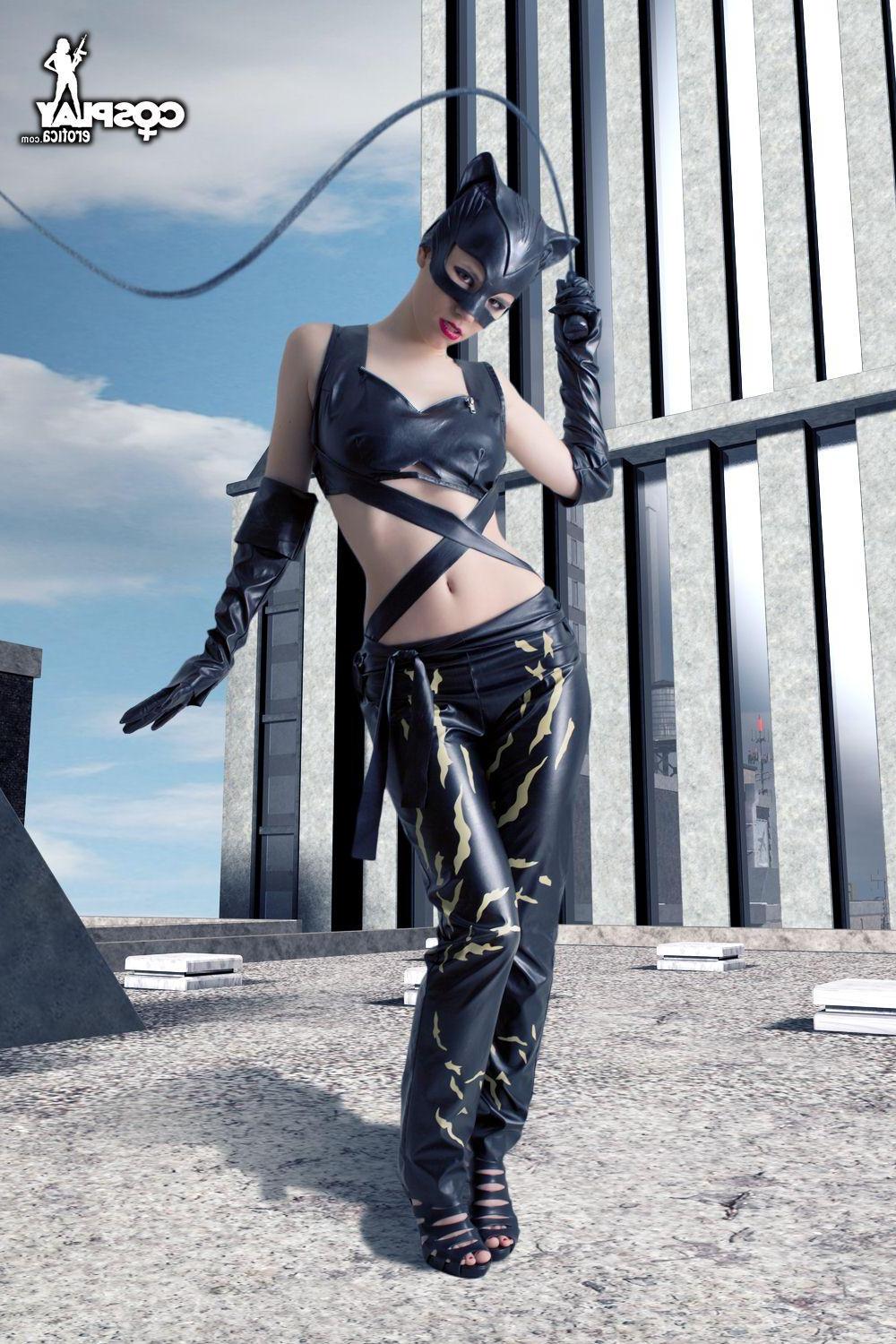 16P Sexy cosplayer Cassie dresses up as Catwoman
