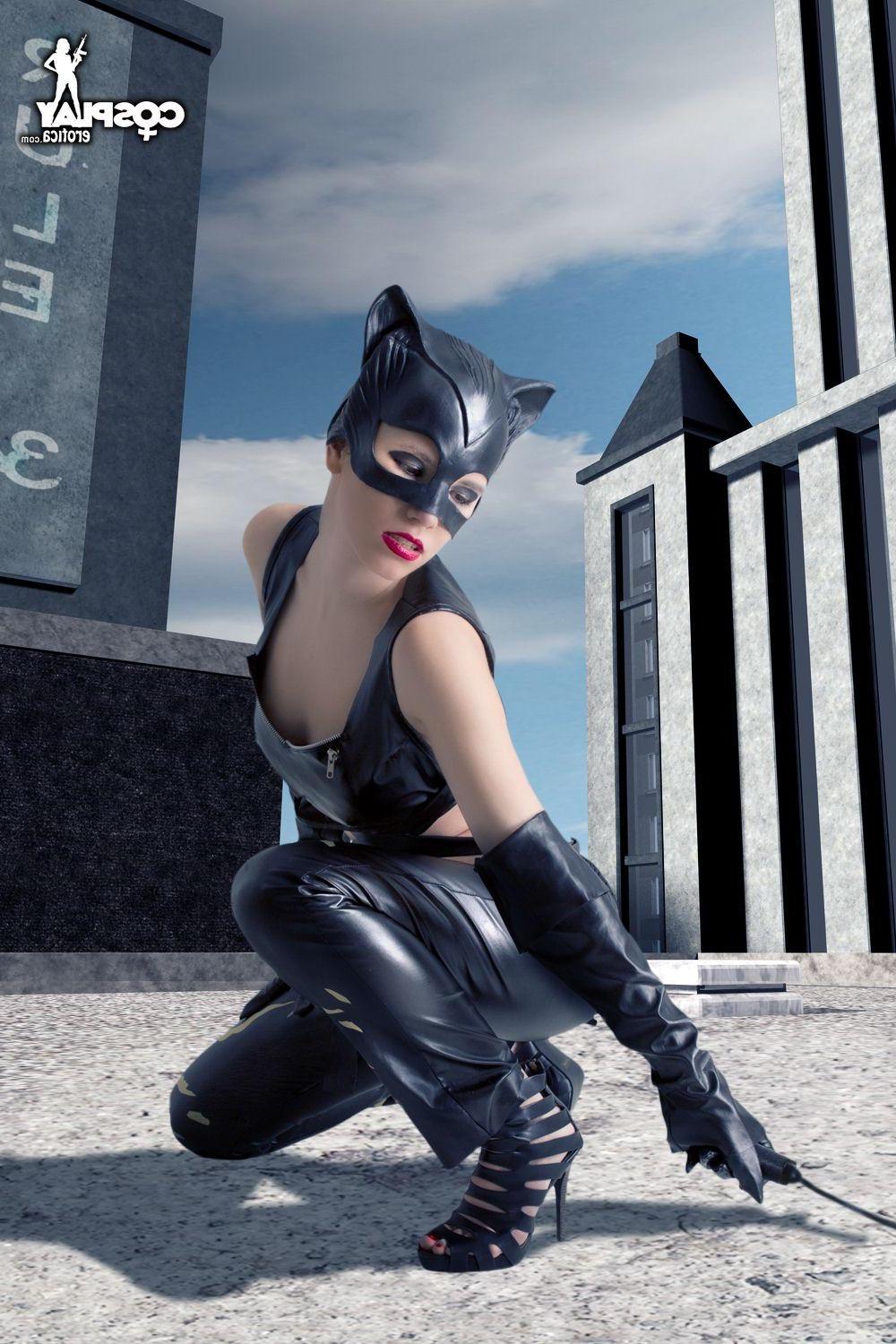 16P Sexy cosplayer Cassie dresses up as Catwoman