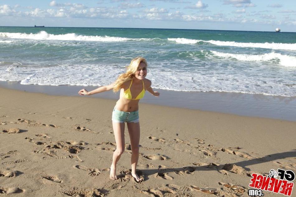 12P Blonde teen Chloe Foster makes a sex tape at home