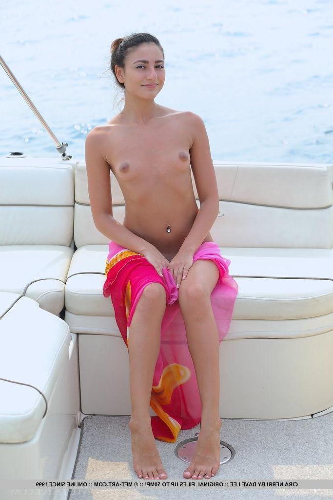 18P Hot teen Cira Nerri gets naked for you on a boat in "Fierda"