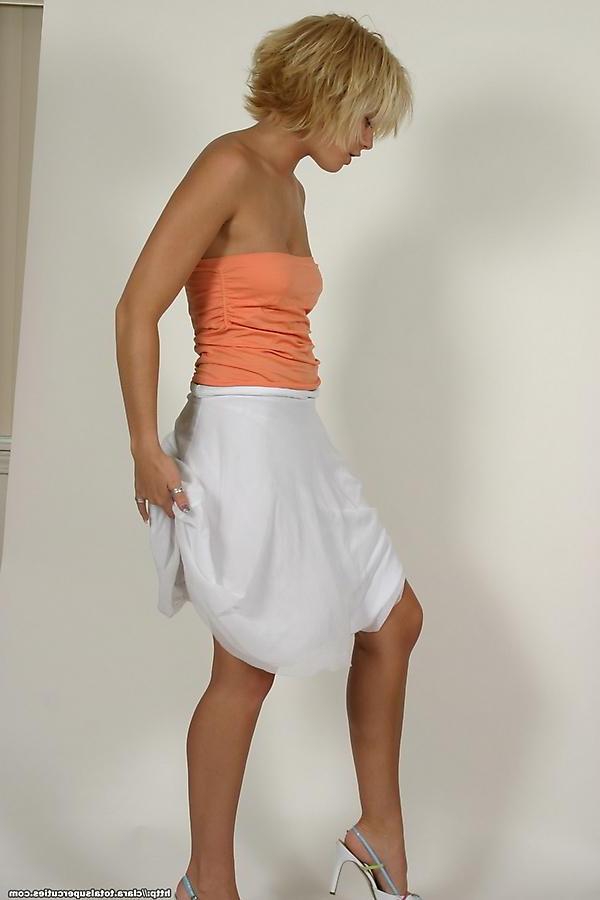 20P Pictures of teen cutie Clara Cutie teasing with her hot body