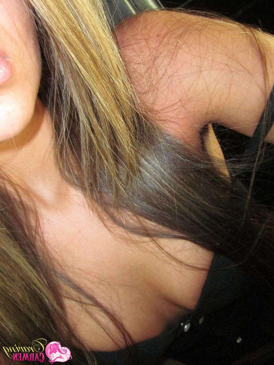 20P Pictures of Craving Carmen taking sexy pics of herself
