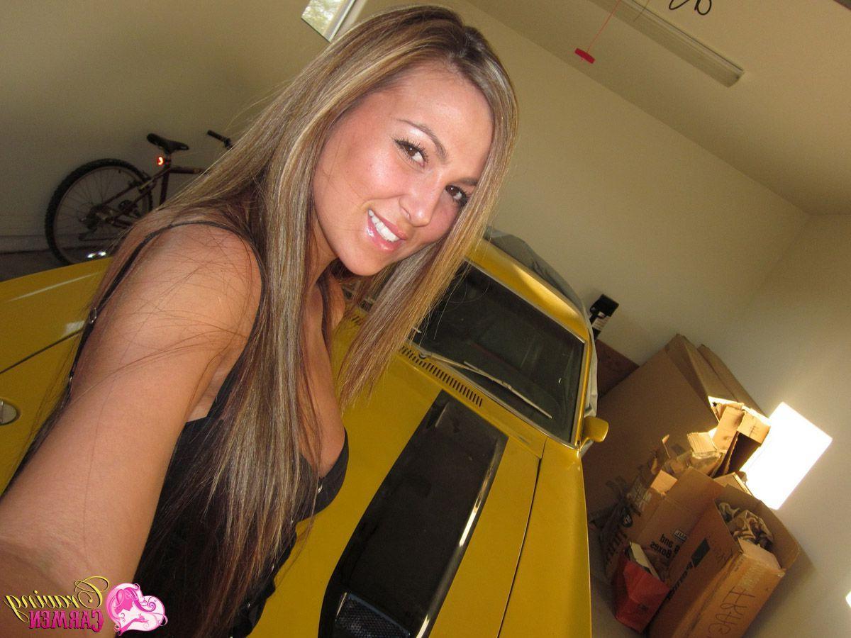 20P Pictures of Craving Carmen taking sexy pics of herself