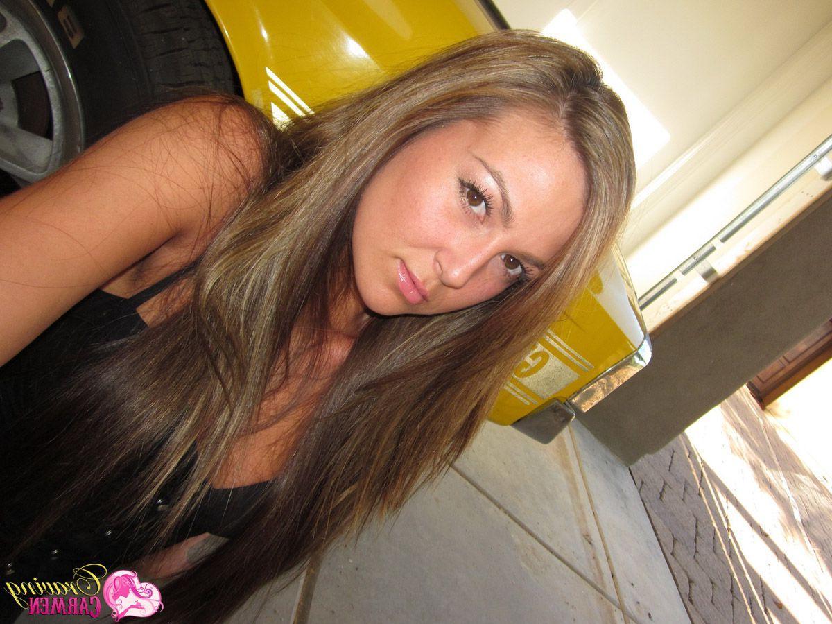 20P Pictures of Craving Carmen taking sexy pics of herself