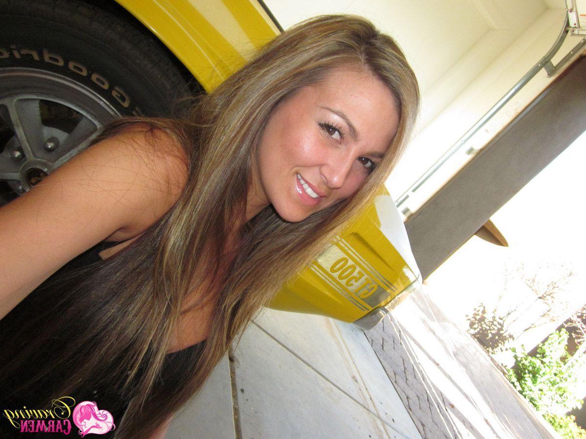 20P Pictures of Craving Carmen taking sexy pics of herself