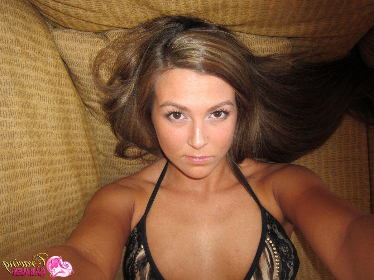 20P Pictures of Craving Carmen taking sexy pics of herself