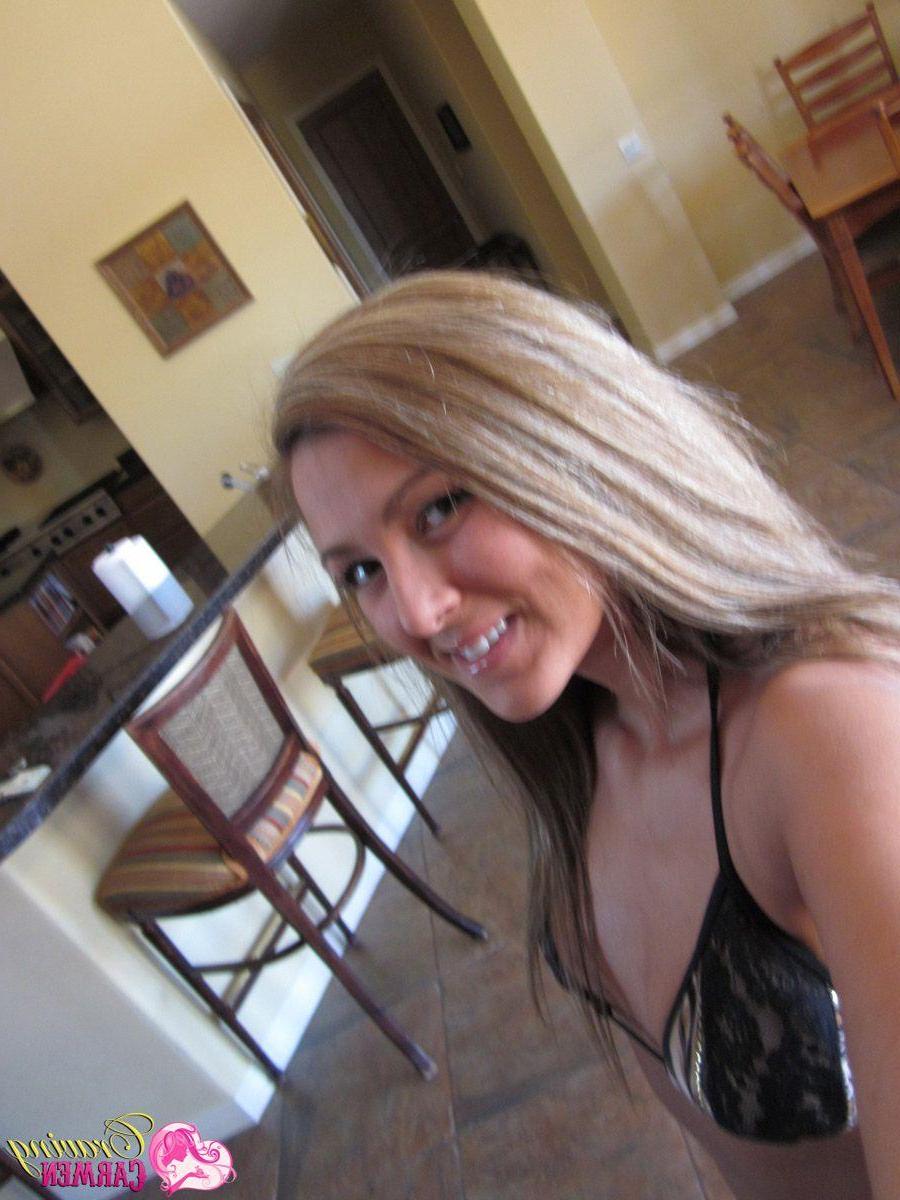 20P Pictures of Craving Carmen taking sexy pics of herself
