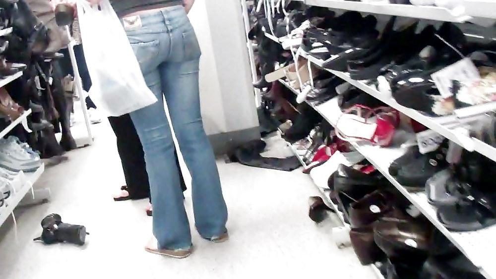 20P Her tight butt & ass in blue jeans 