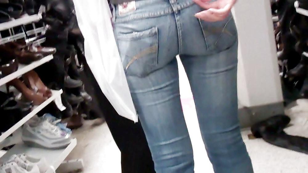 20P Her tight butt & ass in blue jeans 