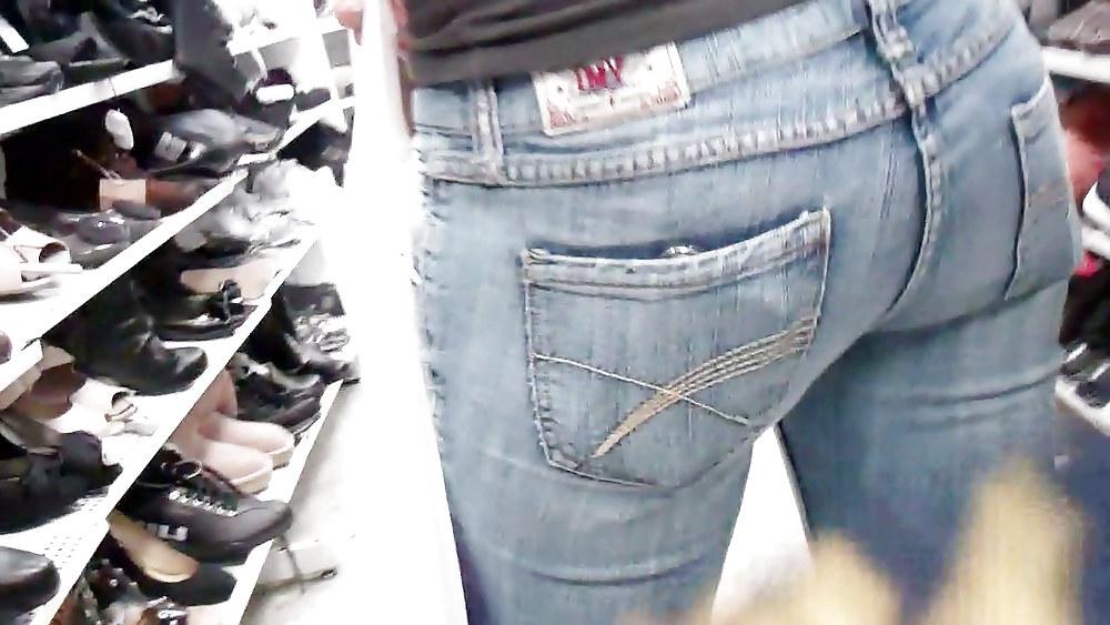 20P Her tight butt & ass in blue jeans 