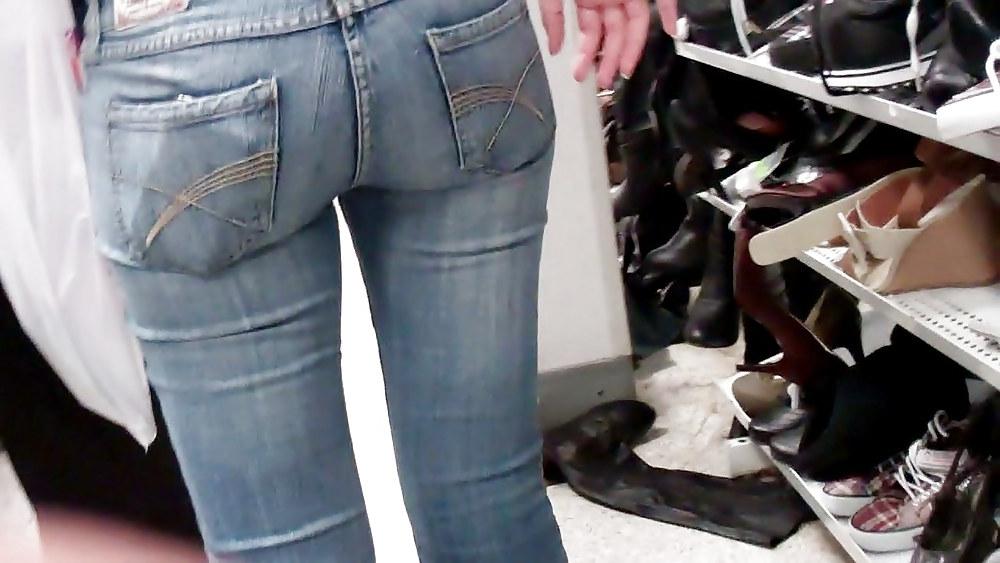 20P Her tight butt & ass in blue jeans 