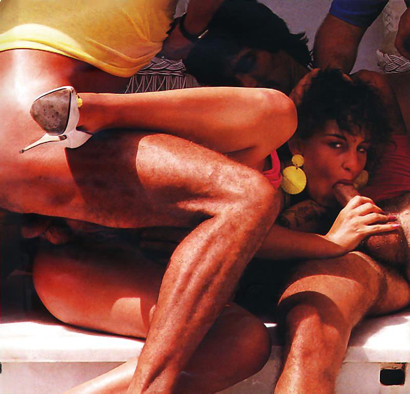 25P Sarah Young servicing four guys