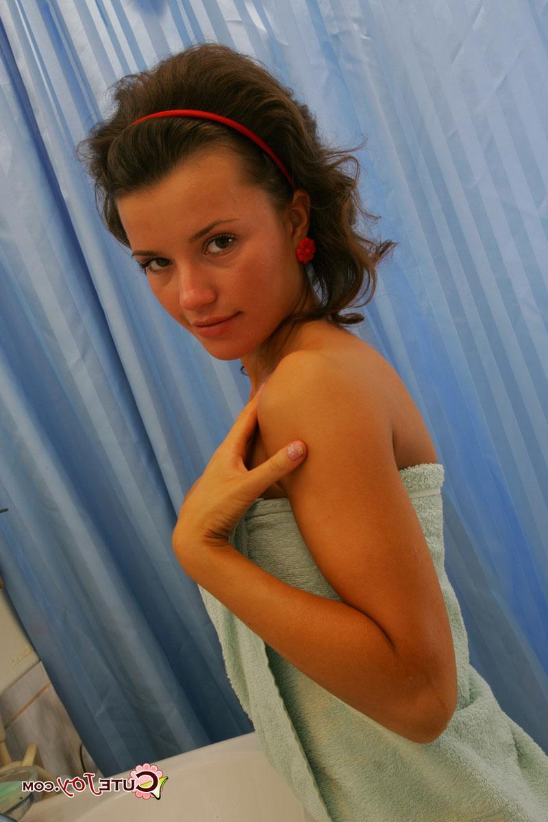 15P Pictures of Cute Joy showing you her nude teen body