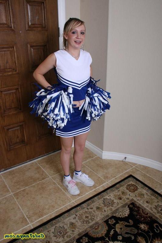 20P Pictures of a cheerleader Cute Tanya exposing her cute teen body for you