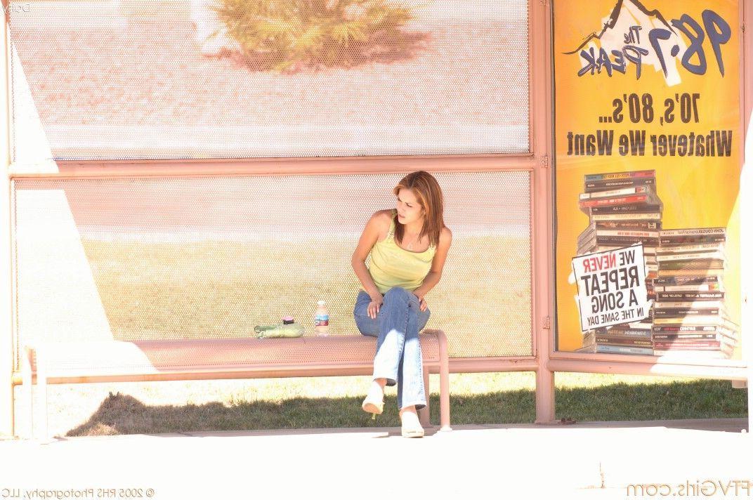 19P Pictures of Daisy exposing her sexy body