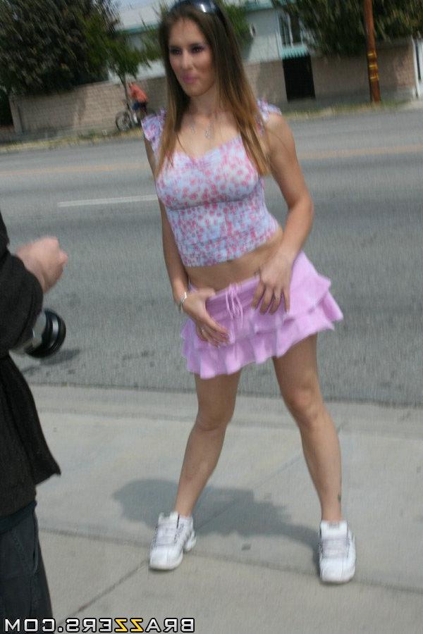 16P MILF babe in a shirt skirt Felony shows her big boobs outdoor