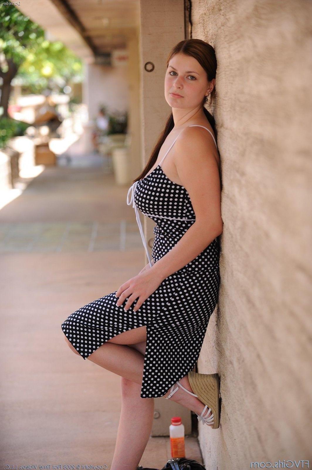 20P Pictures of Danielle playing with her hot body