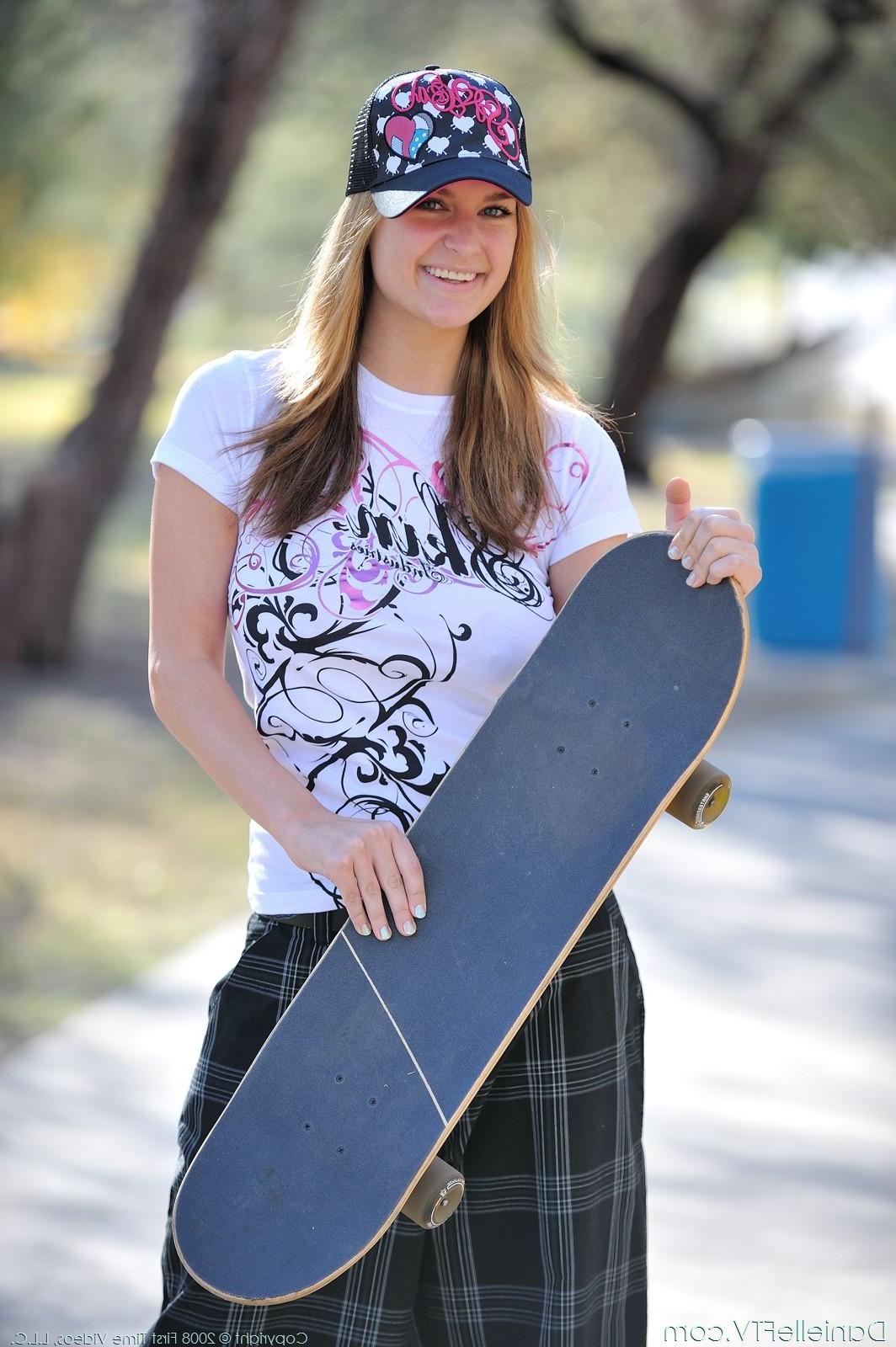 15P Pictures of teen Danielle FTV exposing her hot body