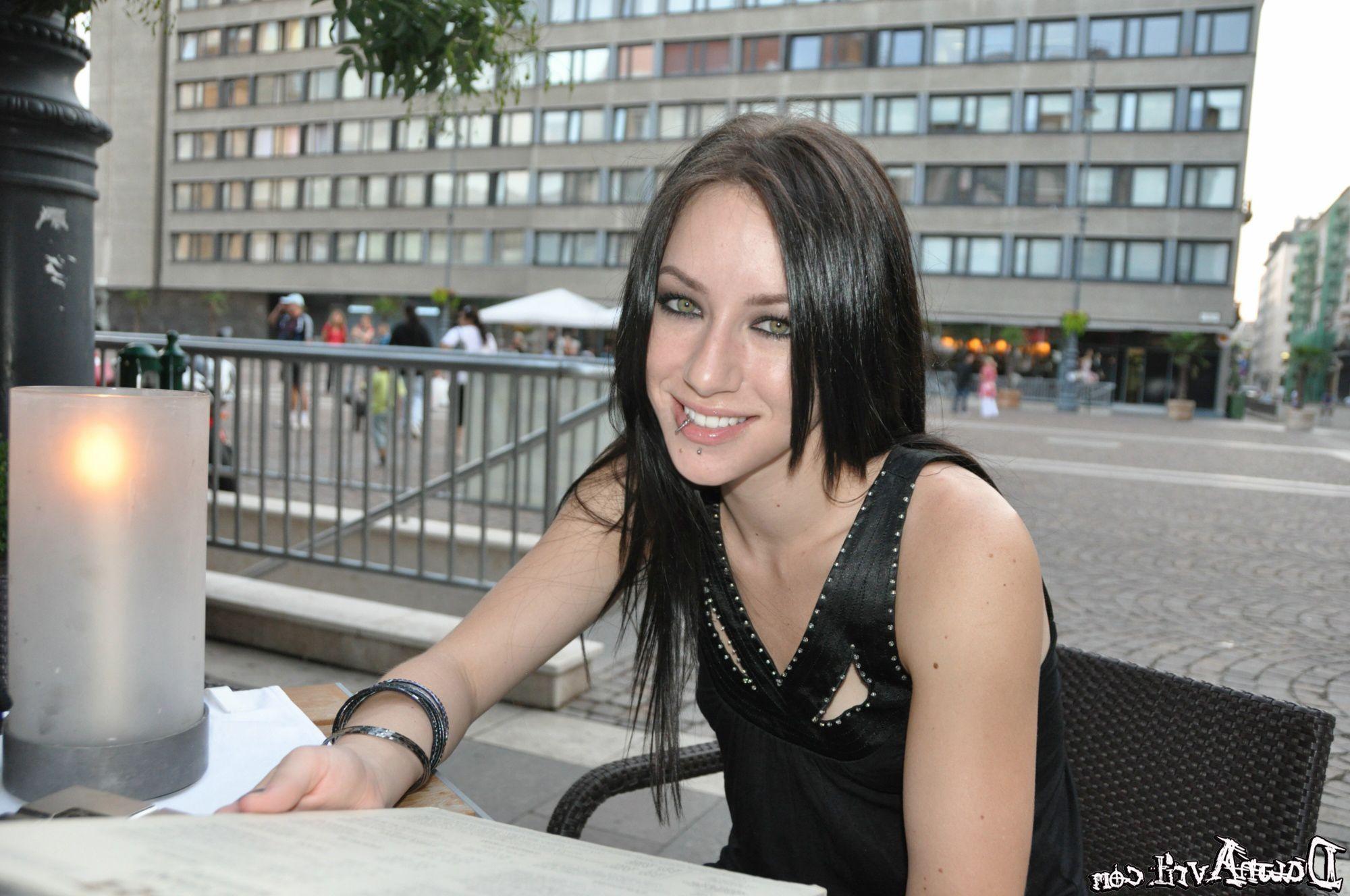 17P Pictures of teen Dawn Avril showing her sexy body