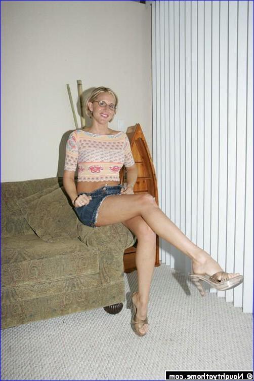 13P Pictures of Desirae Spencer showing her sexy ass