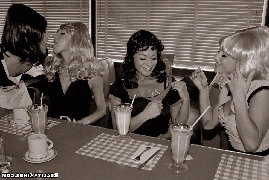 20P Pictures of Sammie and Nikki getting some sexy 50s action