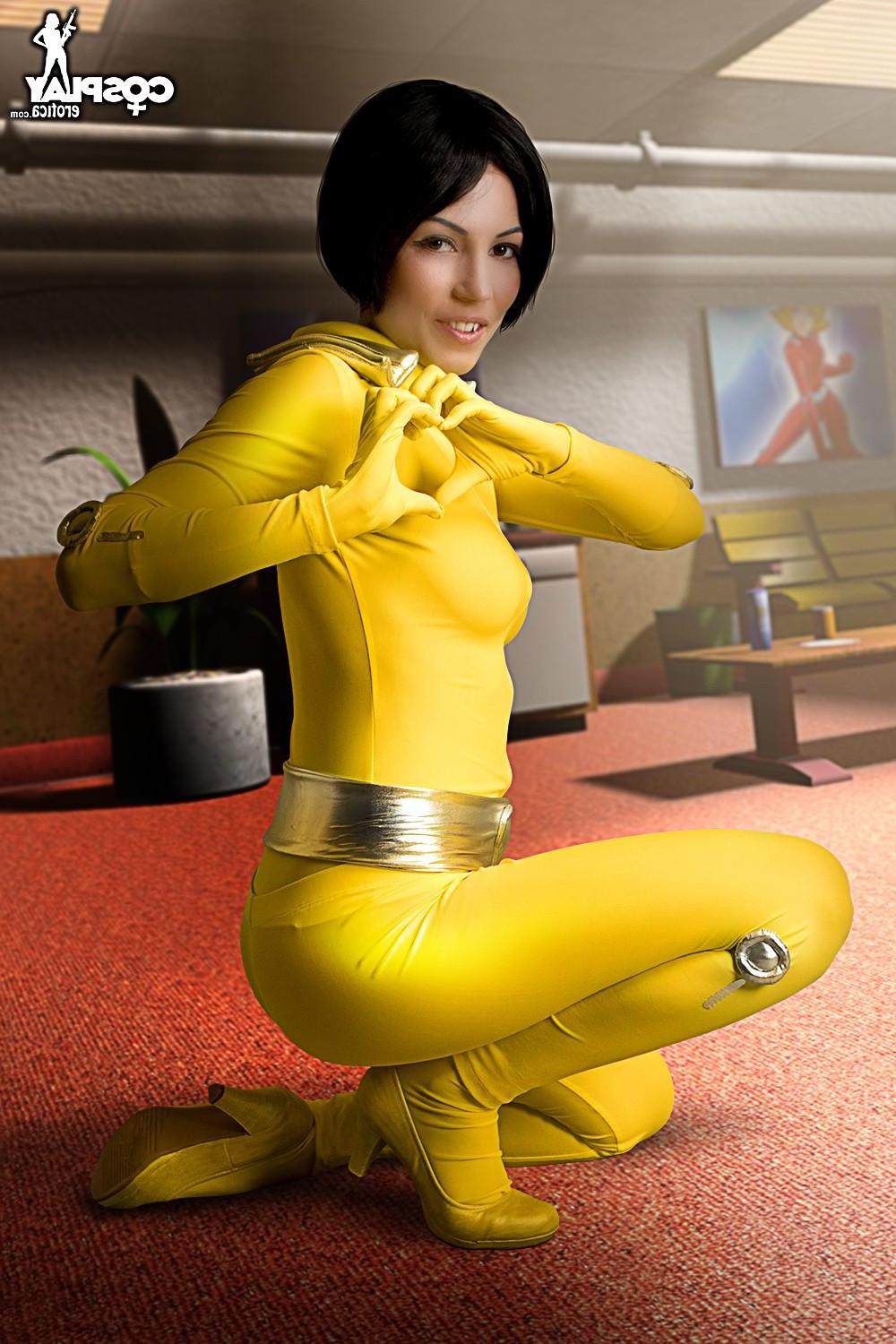 12P Hot cosplayer Devorah exposes her tight body in "Whoop"