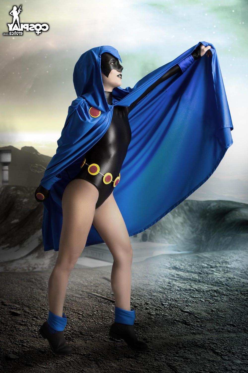 12P Sexy cosplayer Devorah acts out one hot fantasy