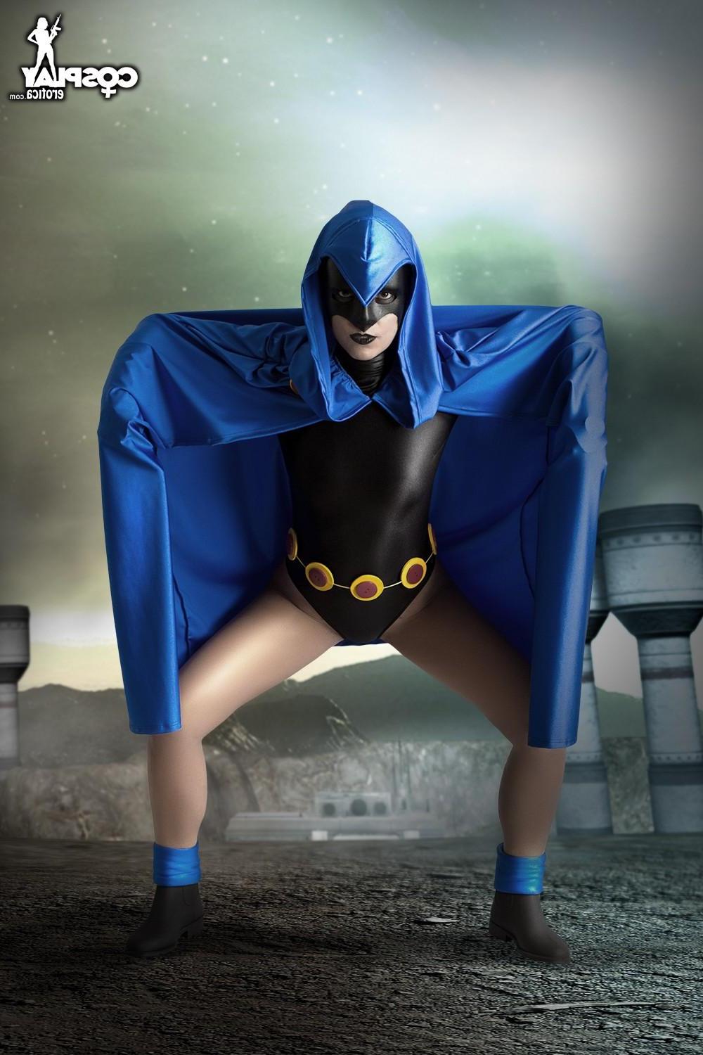 12P Sexy cosplayer Devorah acts out one hot fantasy