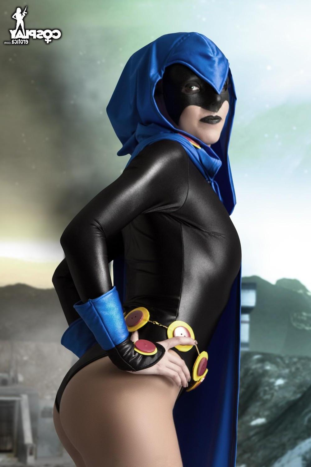 12P Sexy cosplayer Devorah acts out one hot fantasy