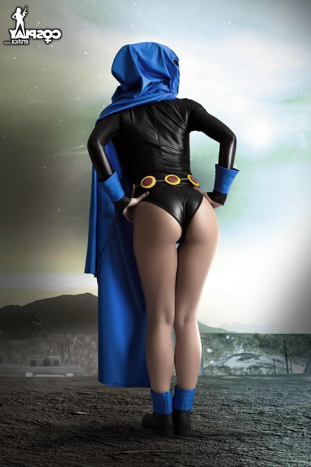 12P Sexy cosplayer Devorah acts out one hot fantasy