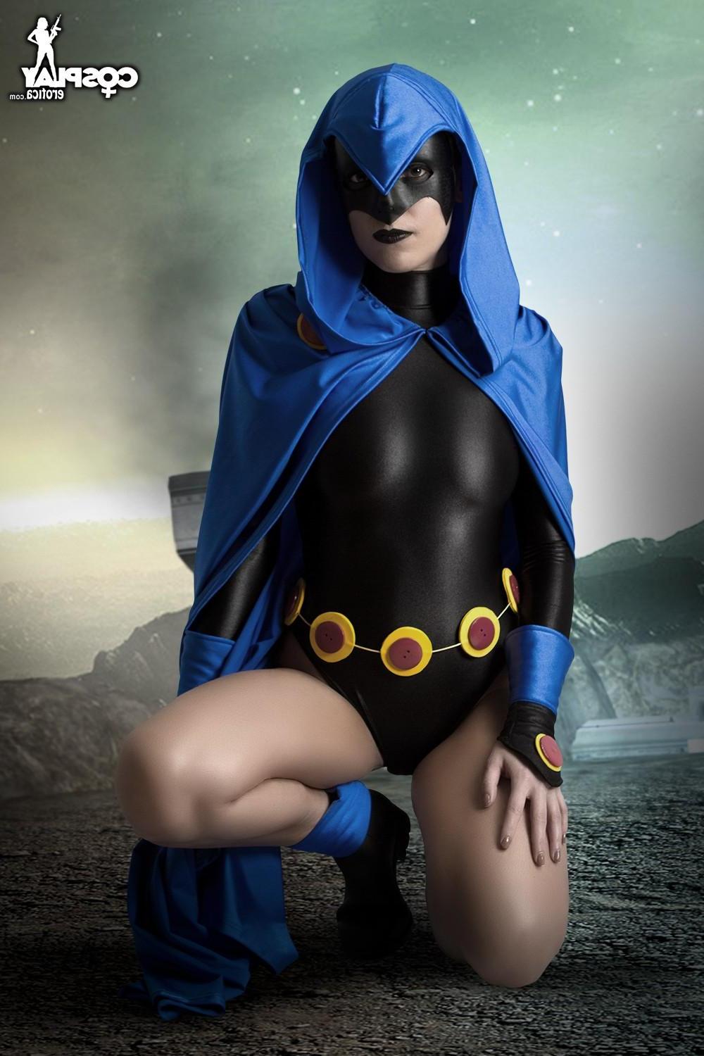 12P Sexy cosplayer Devorah acts out one hot fantasy