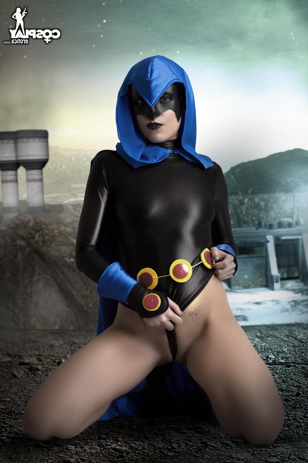 12P Sexy cosplayer Devorah acts out one hot fantasy