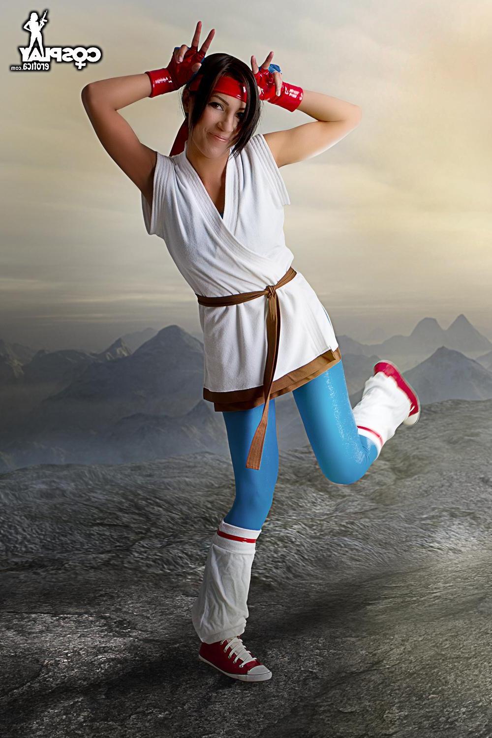 12P Cosplay hottie Devorah is ready to kick some ass
