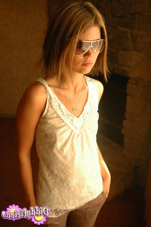 12P Diddylicious loves to strip and tease in the sunlight