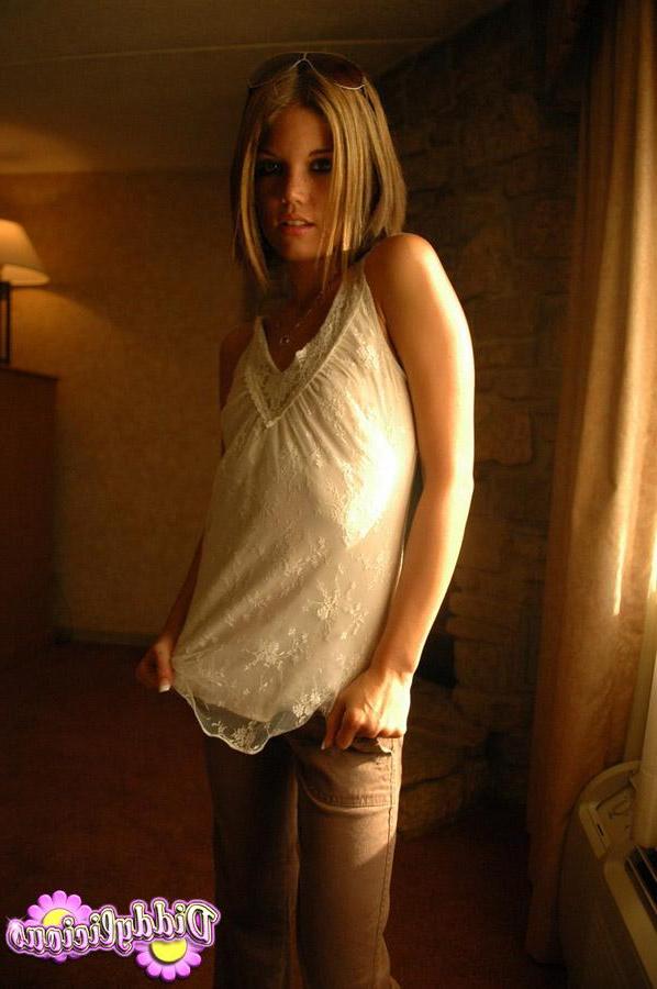 12P Diddylicious loves to strip and tease in the sunlight