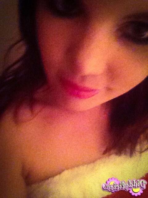 20P Pictures of Diddylicious taking sexy pics of herself in a santa costume
