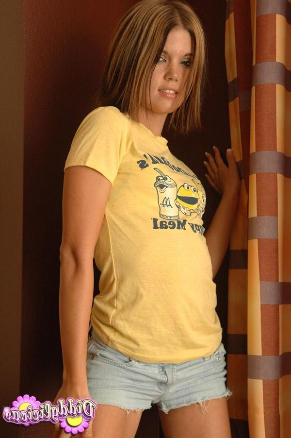 20P Pictures of Diddylicious being a little cocktease