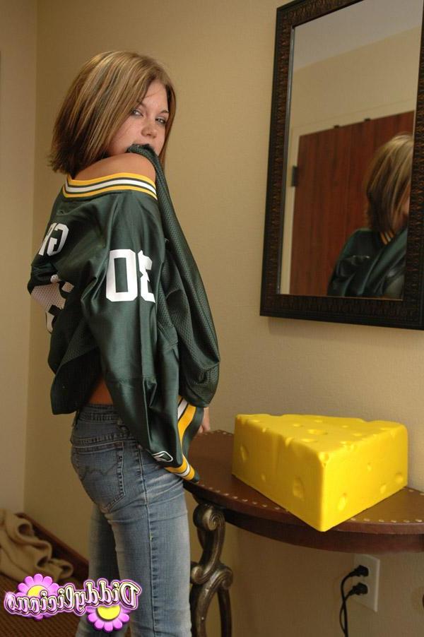 20P Pictures of Diddylicious sending her football team some love