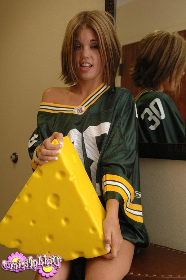20P Pictures of Diddylicious sending her football team some love