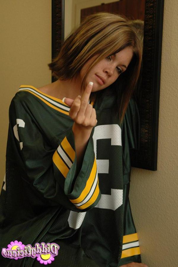 20P Pictures of Diddylicious sending her football team some love