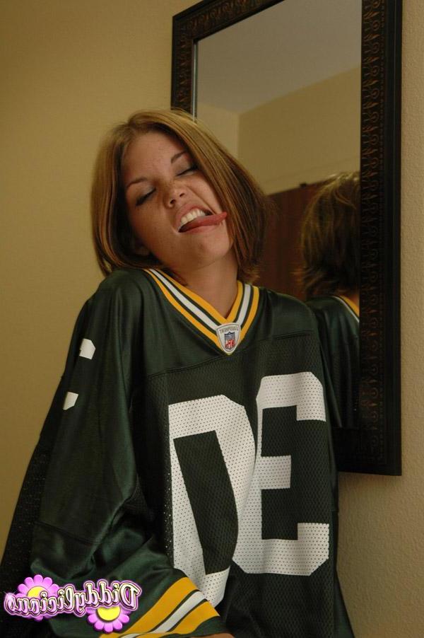 20P Pictures of Diddylicious sending her football team some love