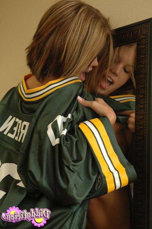 20P Pictures of Diddylicious sending her football team some love