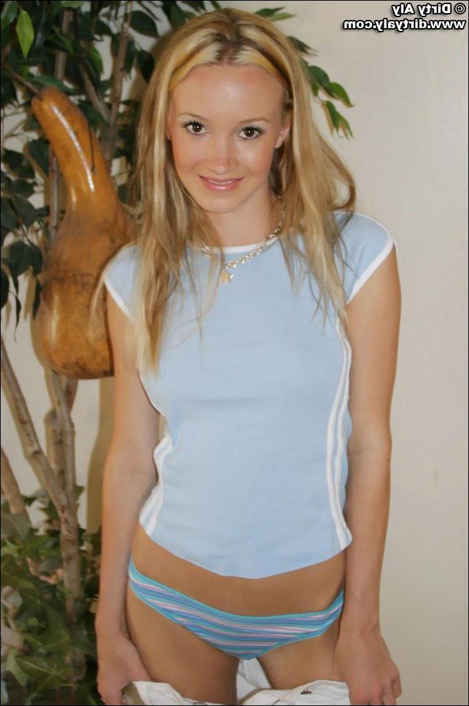 20P Pics of teen Dirty Aly flashing for your pleasure