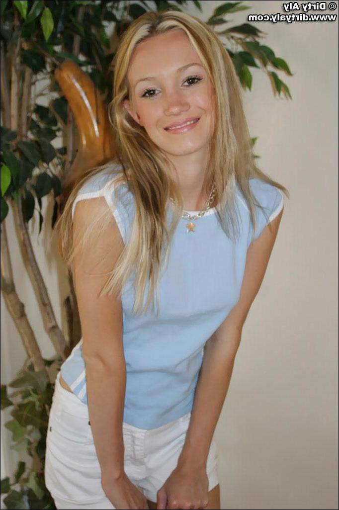 20P Pics of teen Dirty Aly flashing for your pleasure