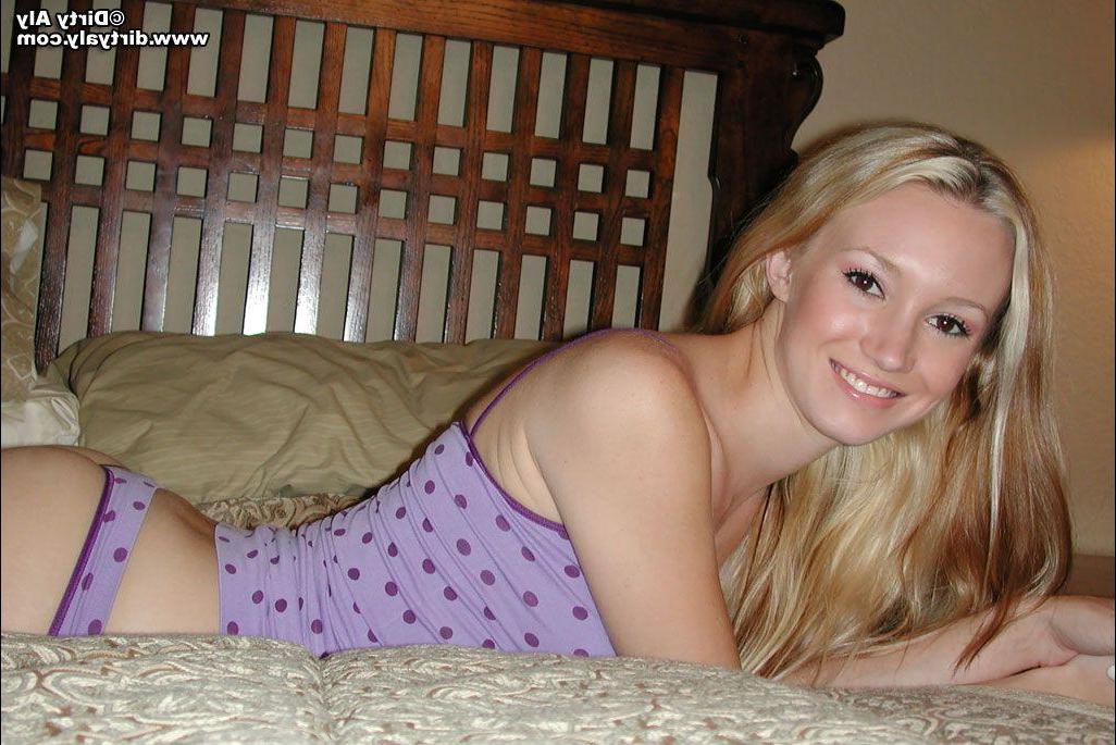 20P Pictures of Dirty Aly getting naked for you