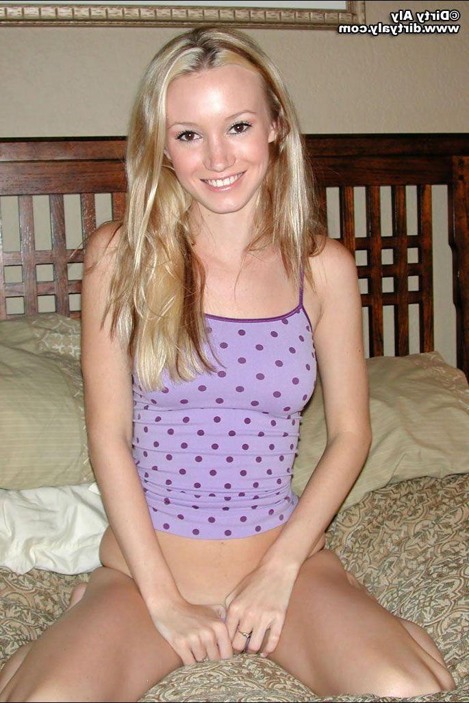 20P Pictures of Dirty Aly getting naked for you