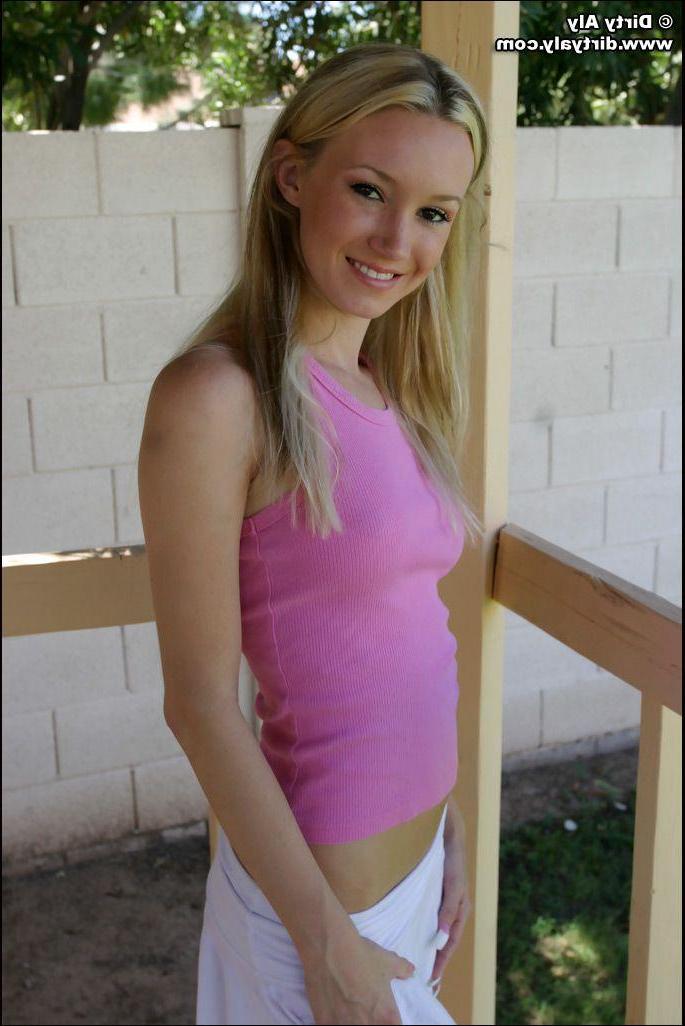 20P Pictures of Dirty Aly taking her clothes off for you